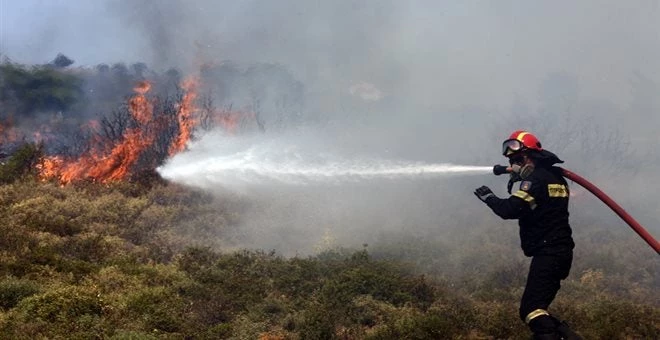 Πυρκαγιά σε βιομηχανία ζωοτροφών στο Σπαθοβούνι Κορινθίας